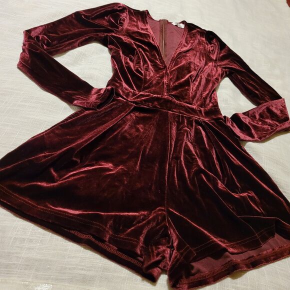 Womens Romper Shorts Size M Purple Burgundy Velvet Whimsigoth Plunge Stretch - Picture 2 of 10